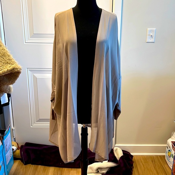 MarlaWynne Jackets & Blazers - NWOT Marla Wynne Layers cover in Beige. 2x